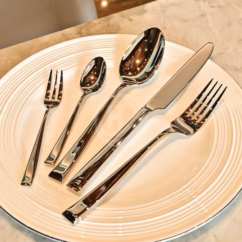 Custom Logo Gold Spoon and Fork Flatware Set Stainless Steel Cutlery Set With Box 24pcs Luxury Gift Gold Cutlery Set